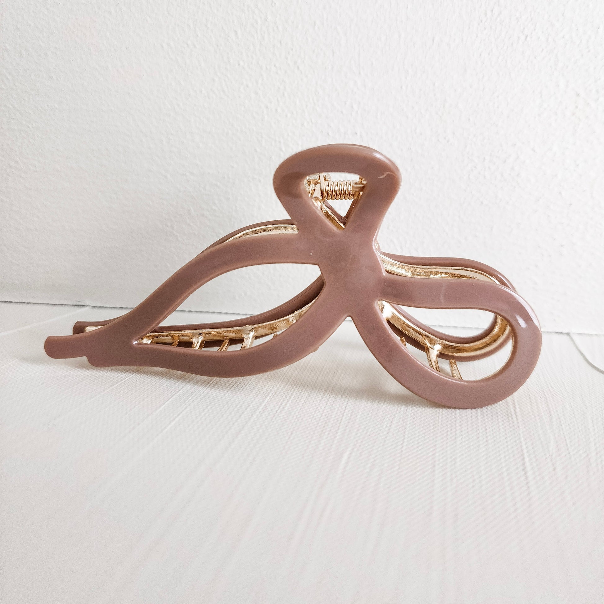 Eco-Friendly Metal Bow Claw Clip | Sabrina - White Peony Organics