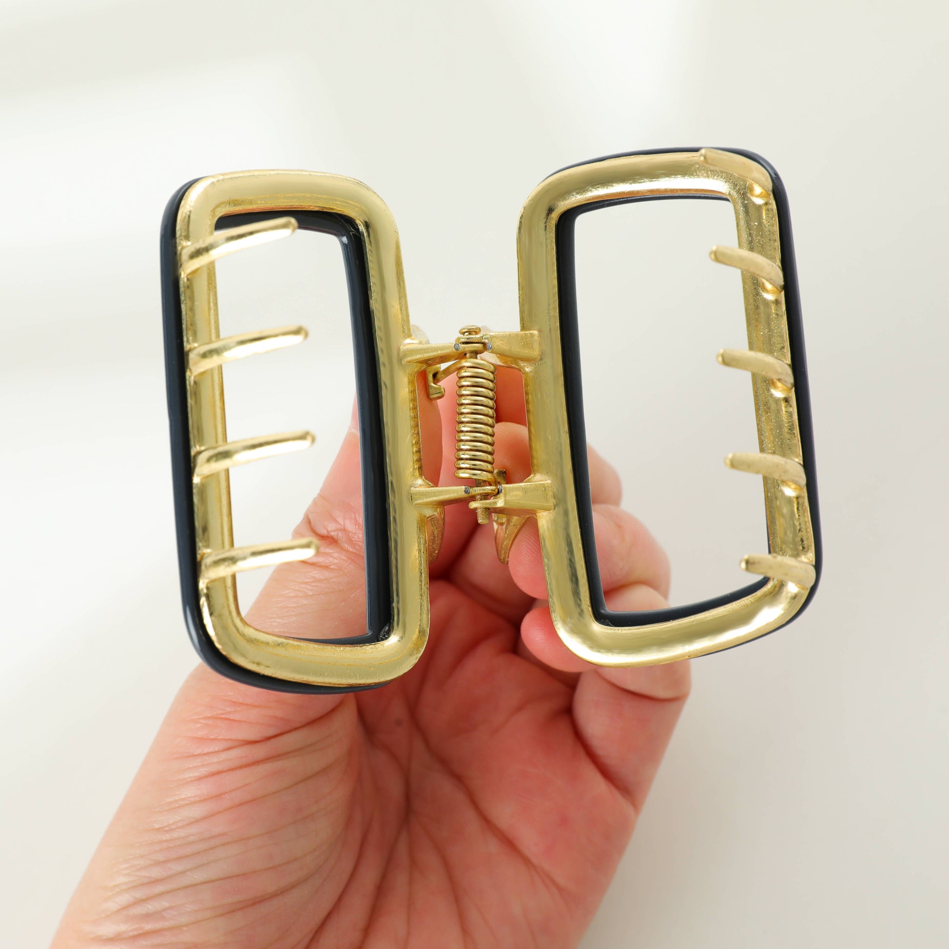 Eco-Friendly Metal Hollow Rectangle Claw Clip | Harlow - White Peony Organics